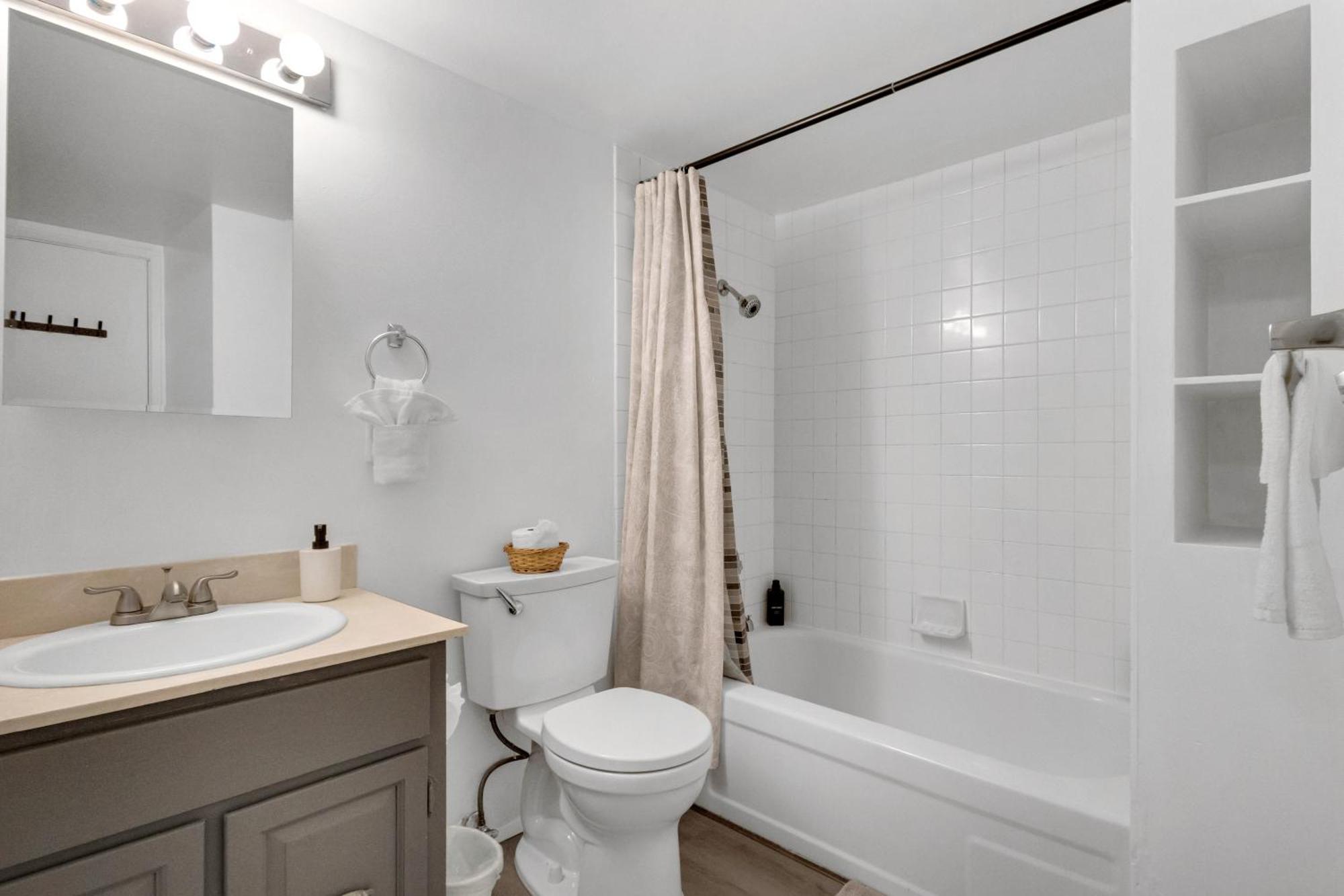 Central Bellevue Retreat Экстерьер фото