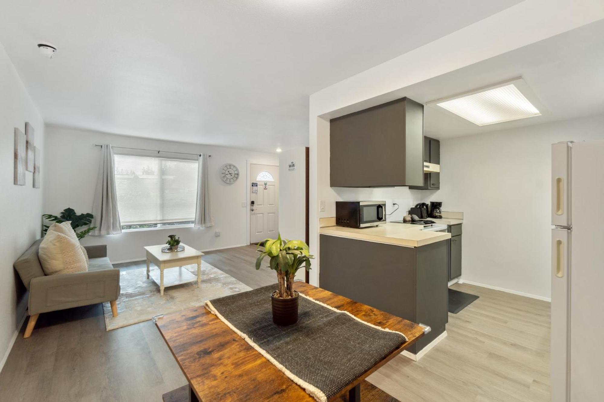 Central Bellevue Retreat Экстерьер фото